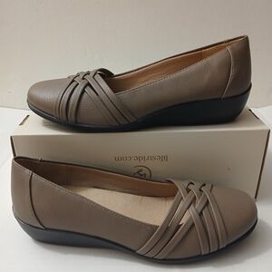 Life Stride Women's Loafers in Taupe Size 7.½ New $35